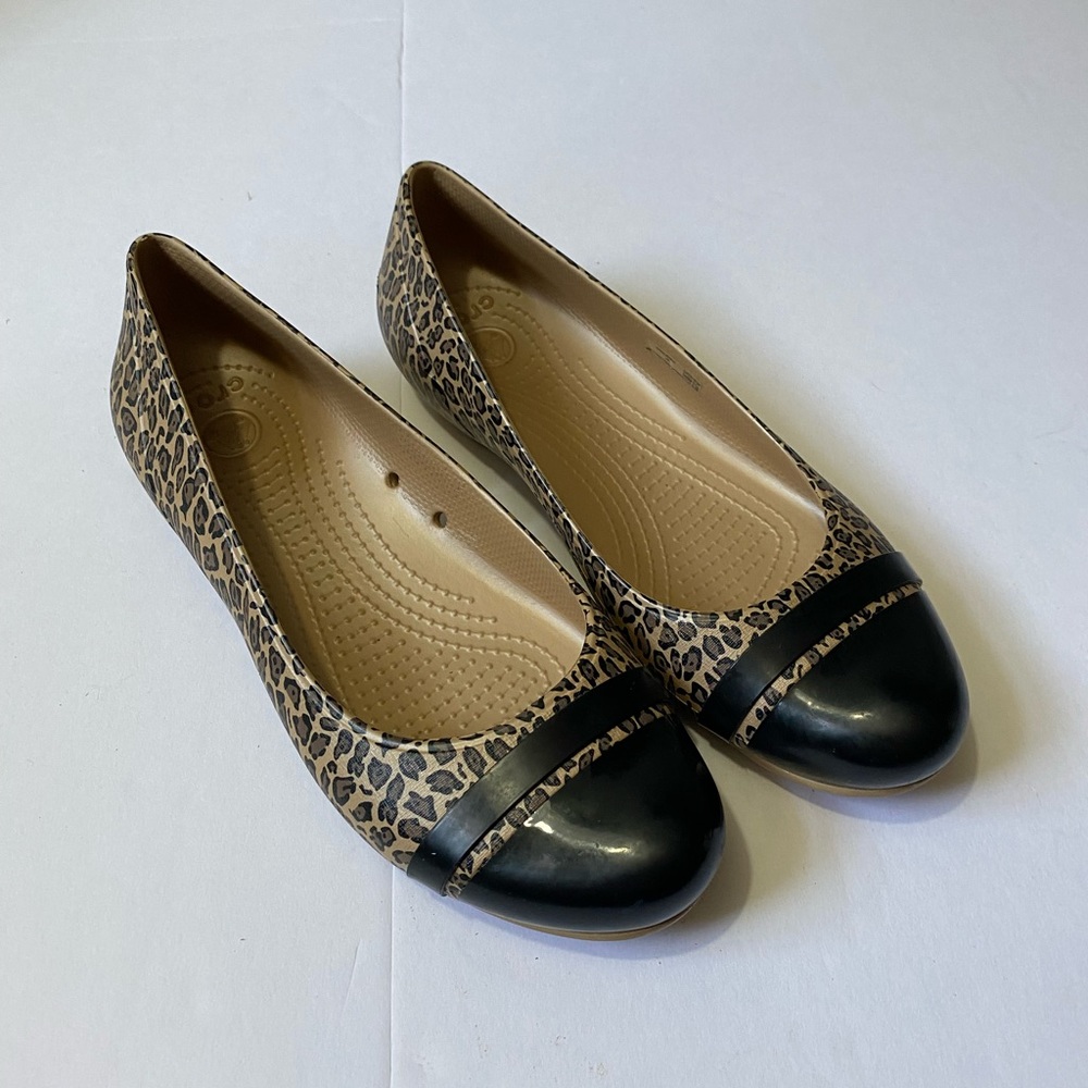 Crocs Leopard Print round toe flat size 9